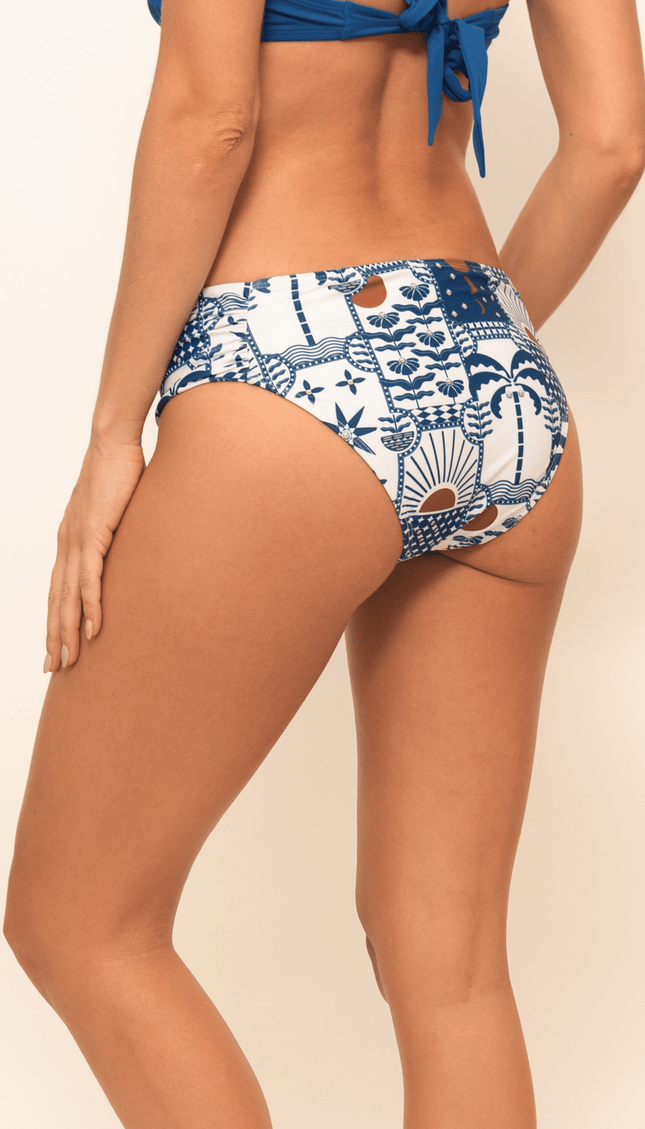 Panty de Bikini Halter Blu Di Mare , Colección Limoncello - Bari, los mejores trajes de baño y Bikinis. Diseño y tecnología juntos.