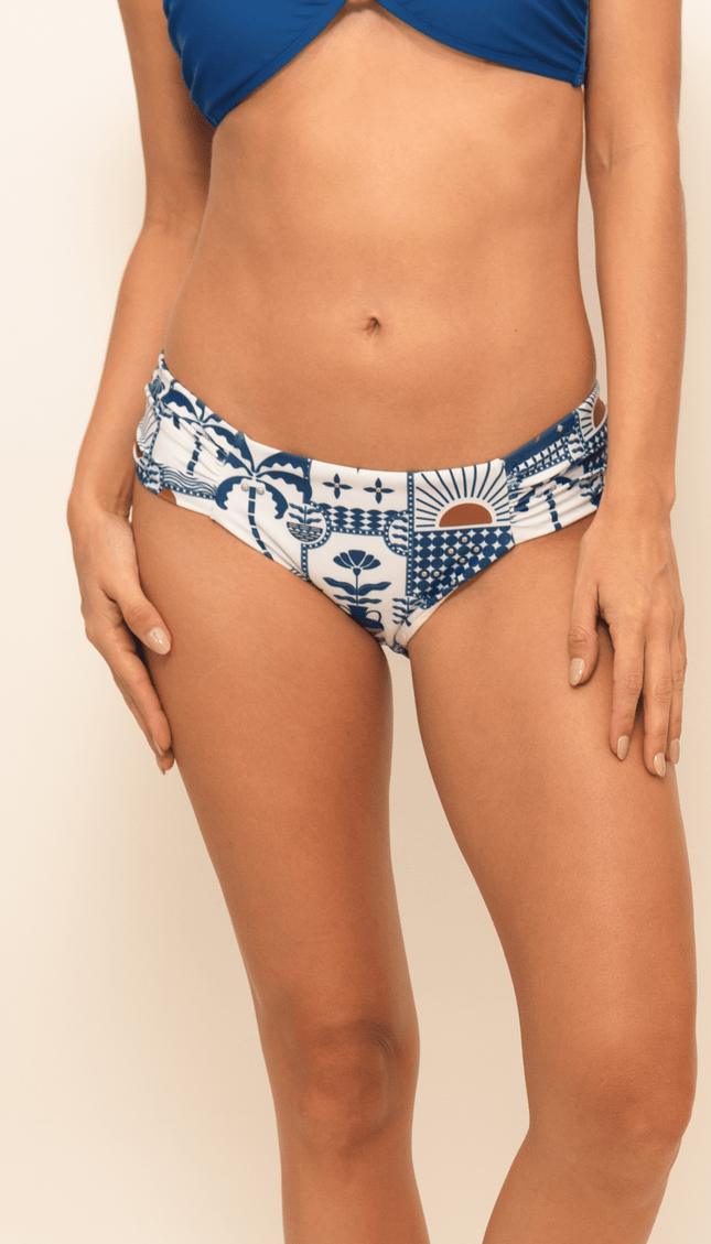Panty de Bikini Halter Blu Di Mare , Colección Limoncello - Bari, los mejores trajes de baño y Bikinis. Diseño y tecnología juntos.