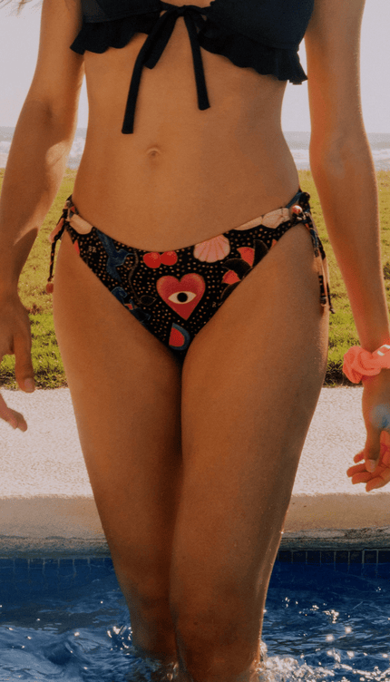 Panty de Bikini Midnight Garden , Colección Alma Frutal - Bari, los mejores trajes de baño y Bikinis. Diseño y tecnología juntos.