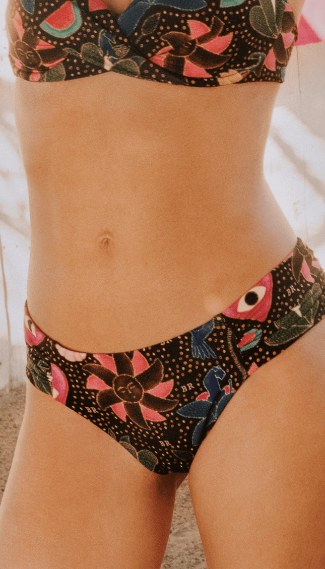 Panty de Bikini Midnight Garden, Colección Alma Frutal - Bari, los mejores trajes de baño y Bikinis. Diseño y tecnología juntos.