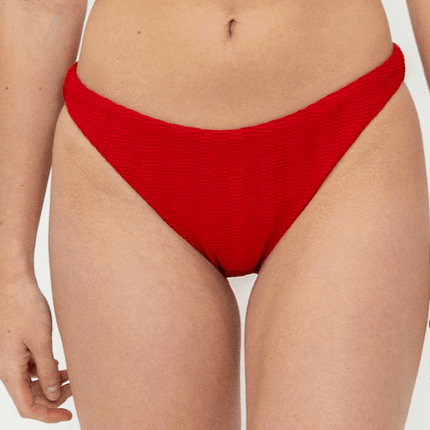 Panty Normal Bikini Rojo Bailando Entre Palmas - Bari, los mejores trajes de baño y Bikinis. Diseño y tecnología juntos.