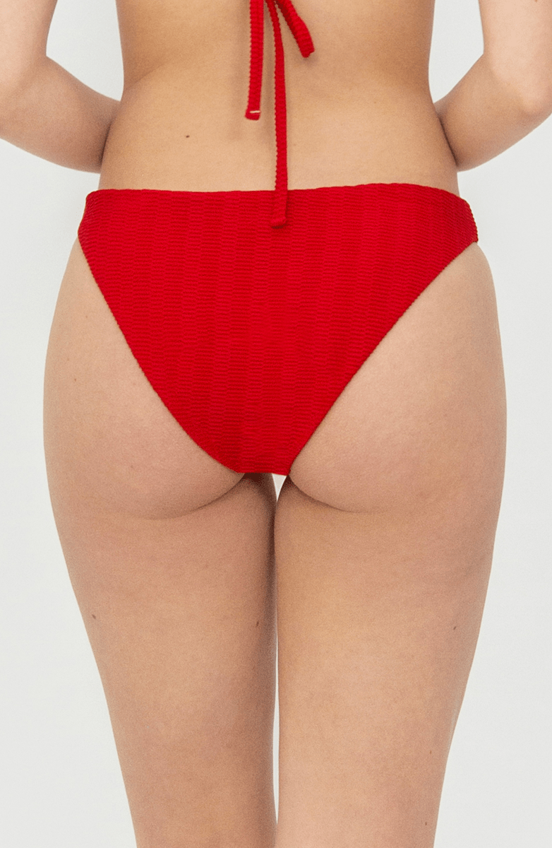 Panty Normal Bikini Rojo Bailando Entre Palmas - Bari, los mejores trajes de baño y Bikinis. Diseño y tecnología juntos.