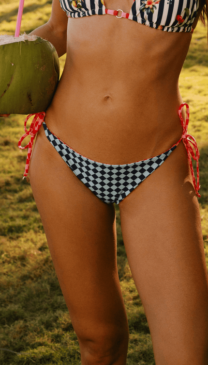 Panty Reversible de Bikini , Colección Alma Frutal - Bari, los mejores trajes de baño y Bikinis. Diseño y tecnología juntos.