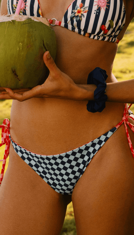 Panty Reversible de Bikini , Colección Alma Frutal - Bari, los mejores trajes de baño y Bikinis. Diseño y tecnología juntos.