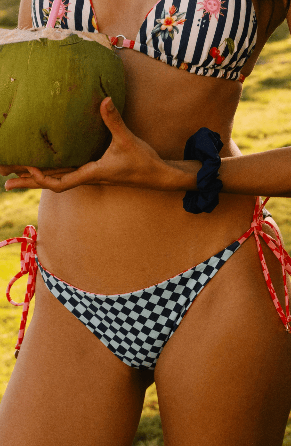 Panty Reversible de Bikini , Colección Alma Frutal - Bari, los mejores trajes de baño y Bikinis. Diseño y tecnología juntos.