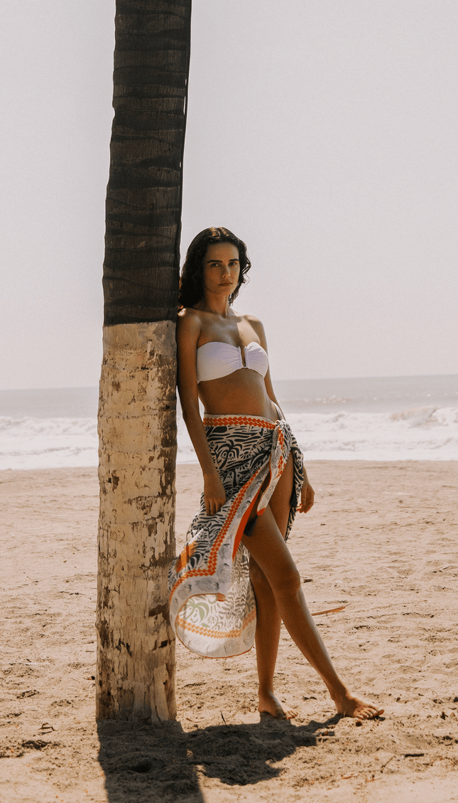 Pareo Envolvente Tropical Mode, Colección Pacífico - Bari, los mejores trajes de baño y Bikinis. Diseño y tecnología juntos.