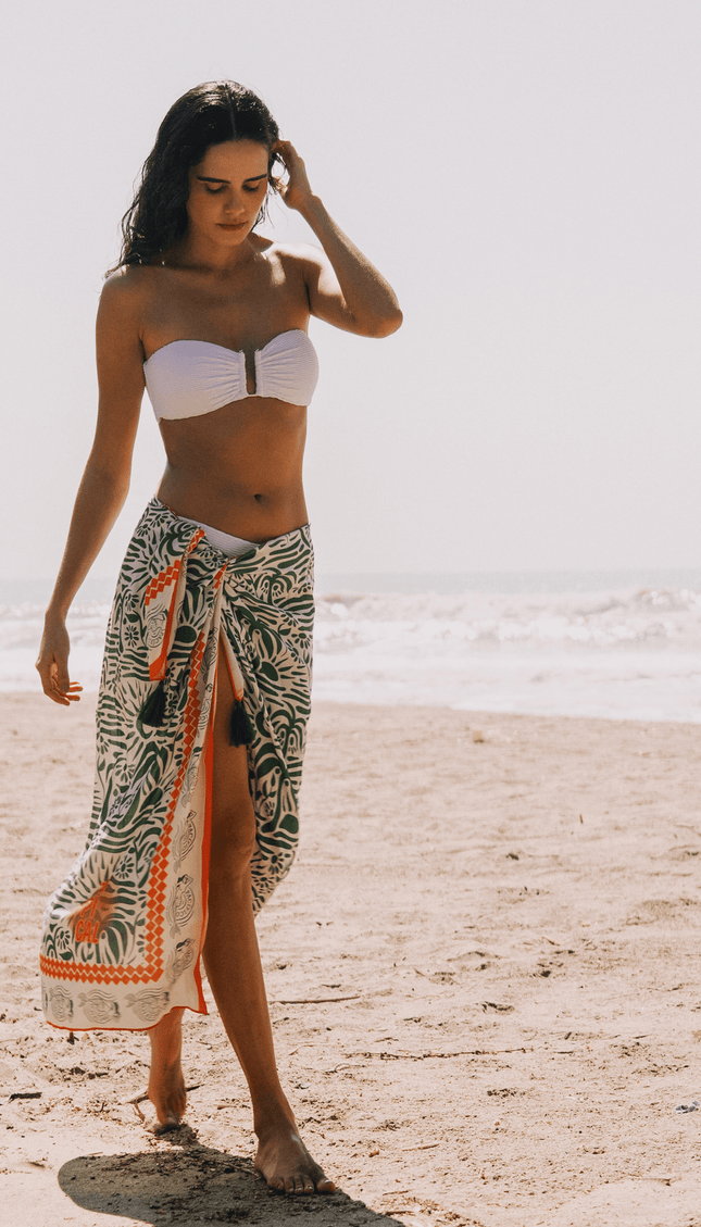 Pareo Envolvente Tropical Mode, Colección Pacífico - Bari, los mejores trajes de baño y Bikinis. Diseño y tecnología juntos.