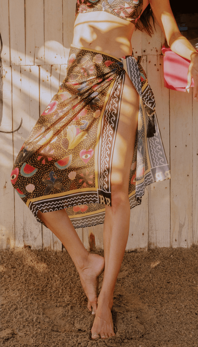 Pareo Midnight Garden , NO TIENE PRECIO Colección Alma Frutal - Bari, los mejores trajes de baño y Bikinis. Diseño y tecnología juntos.