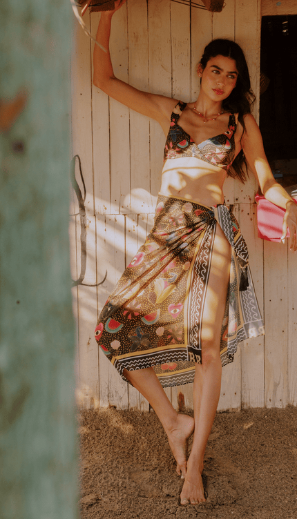 Pareo Midnight Garden , NO TIENE PRECIO Colección Alma Frutal - Bari, los mejores trajes de baño y Bikinis. Diseño y tecnología juntos.