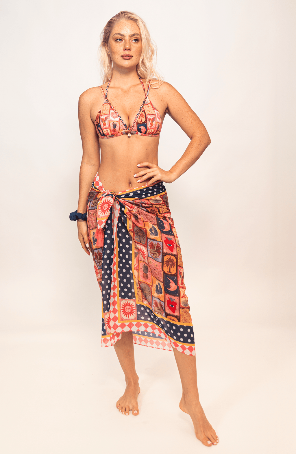 Pareo Tarot, Colección Alma Frutal - Bari, los mejores trajes de baño y Bikinis. Diseño y tecnología juntos.