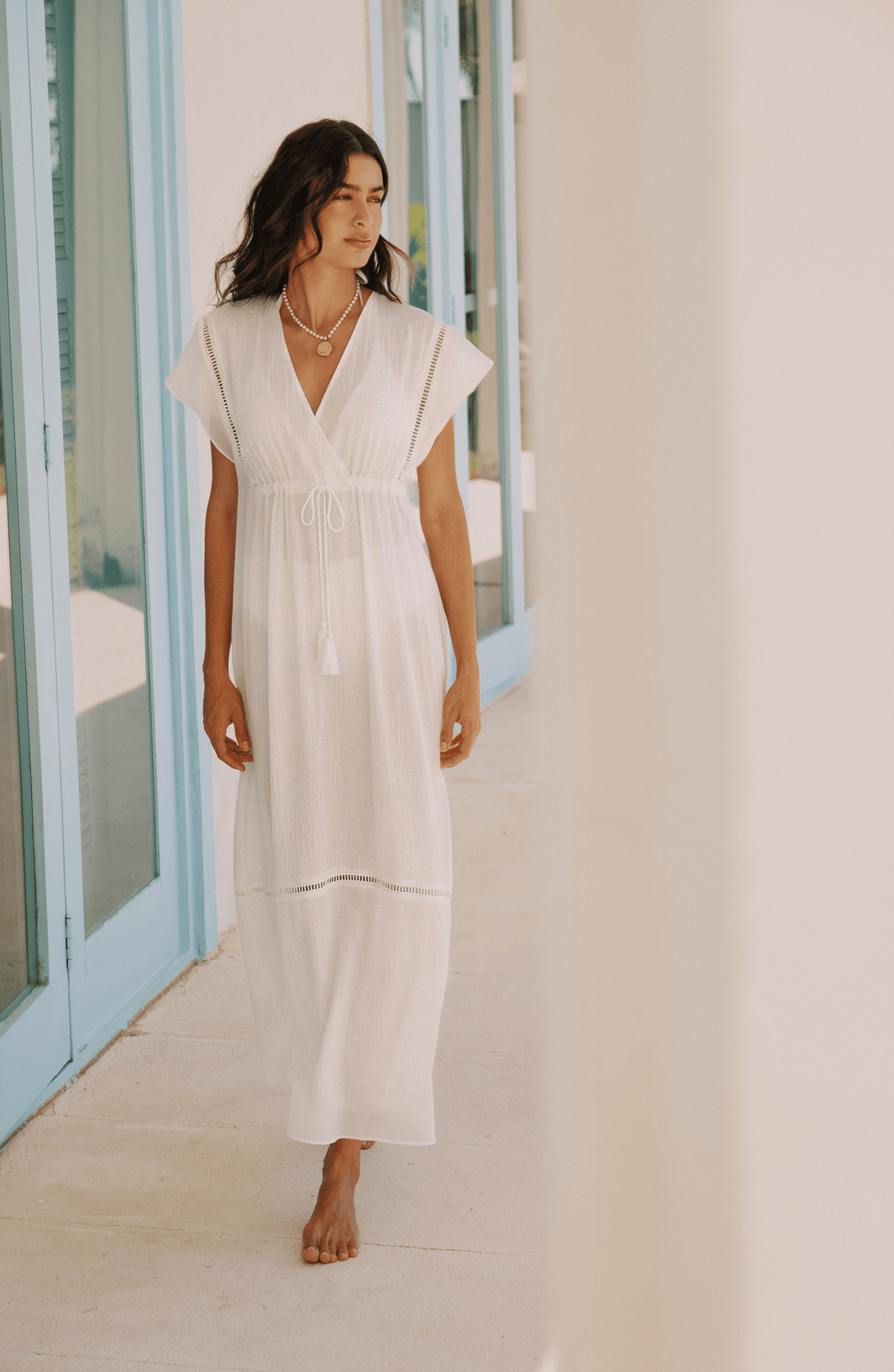 Salida Vestido Blanco, Colección ODISEA - Bari, los mejores trajes de baño y Bikinis. Diseño y tecnología juntos.