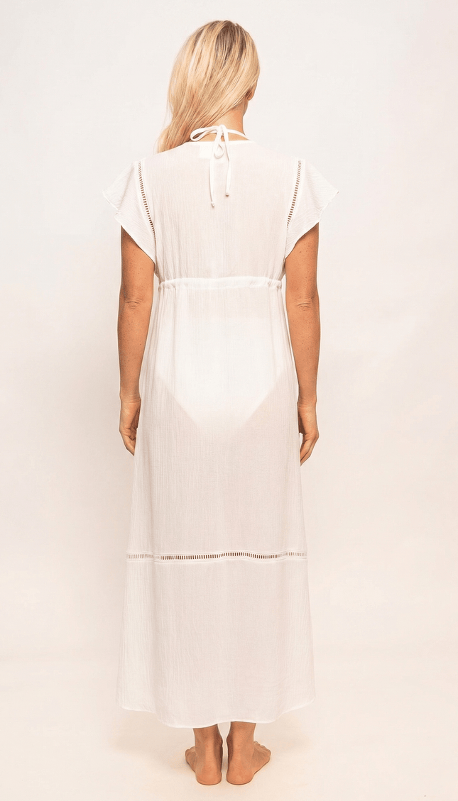 Salida Vestido Blanco, Colección ODISEA - Bari, los mejores trajes de baño y Bikinis. Diseño y tecnología juntos.