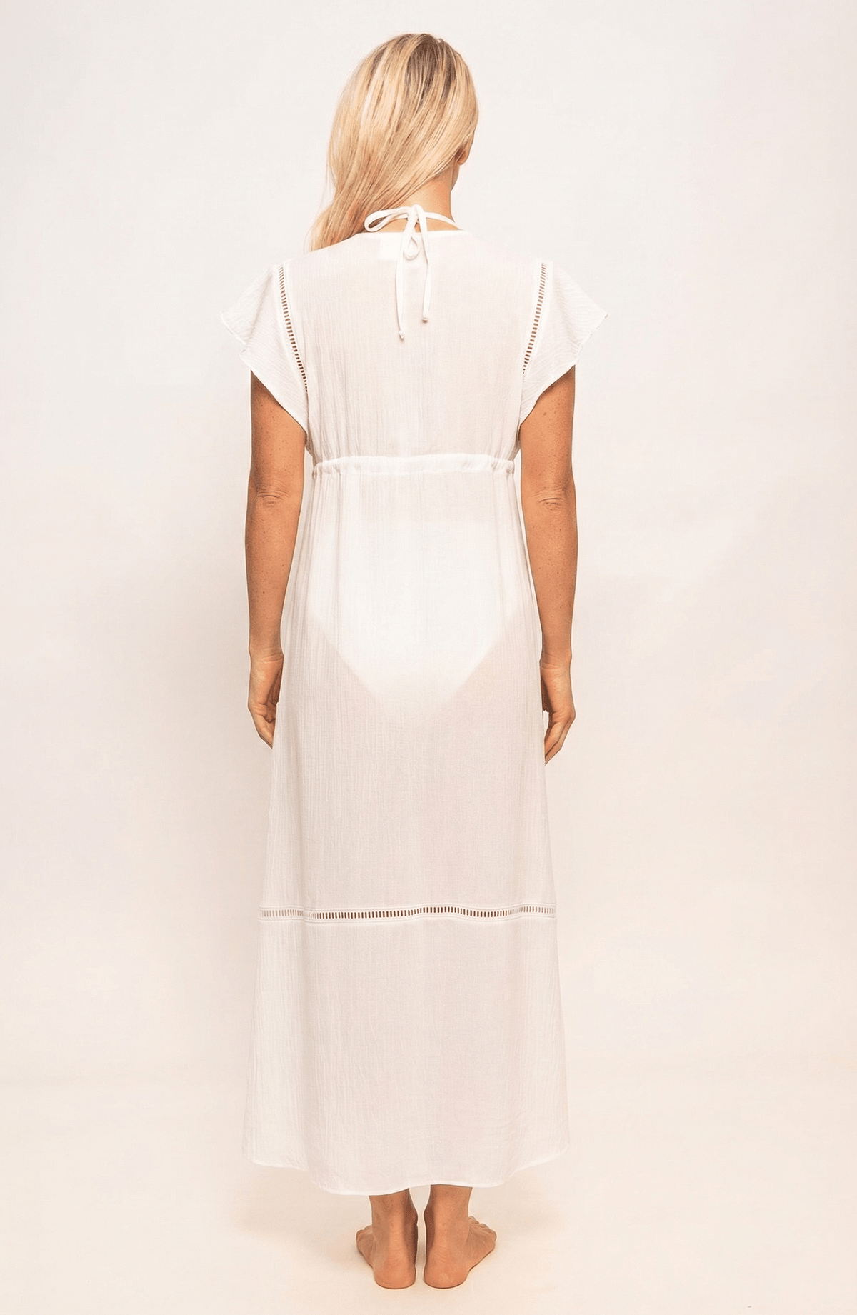Salida Vestido Blanco, Colección ODISEA - Bari, los mejores trajes de baño y Bikinis. Diseño y tecnología juntos.