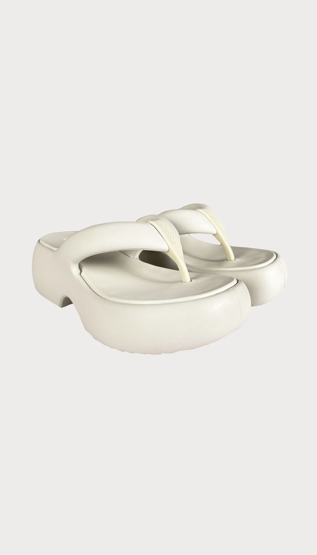 Sandalias Melissa Beige con Pata de Gallo y Plataforma - Bari, los mejores trajes de baño y Bikinis. Diseño y tecnología juntos.