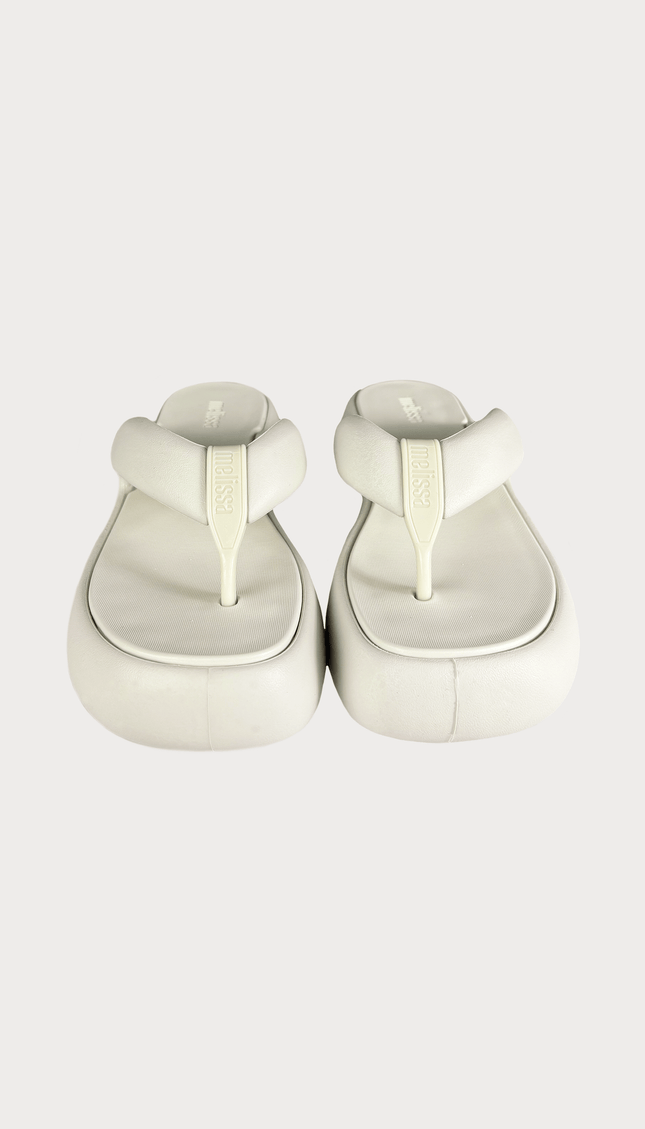 Sandalias Melissa Beige con Pata de Gallo y Plataforma - Bari, los mejores trajes de baño y Bikinis. Diseño y tecnología juntos.