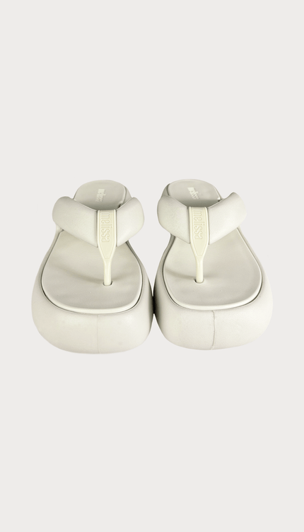 Sandalias Melissa Beige con Pata de Gallo y Plataforma - Bari, los mejores trajes de baño y Bikinis. Diseño y tecnología juntos.