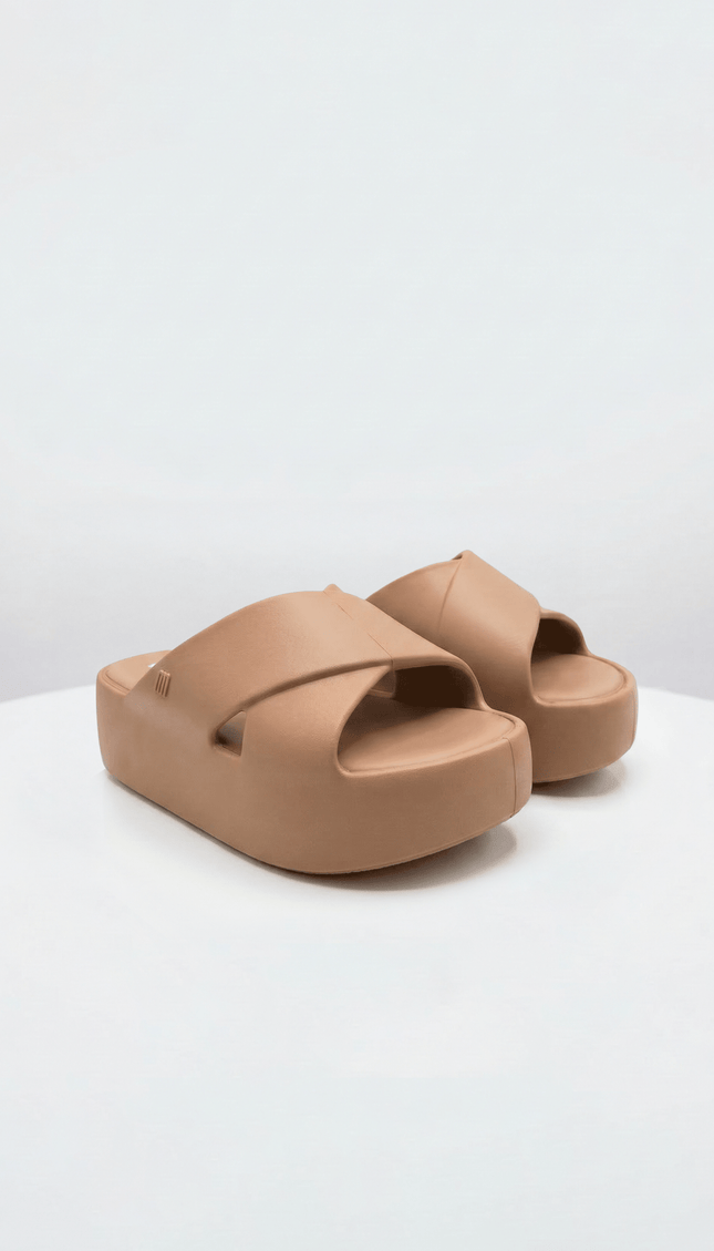 Sandalias Melissa Café con Plataforma - Bari, los mejores trajes de baño y Bikinis. Diseño y tecnología juntos.