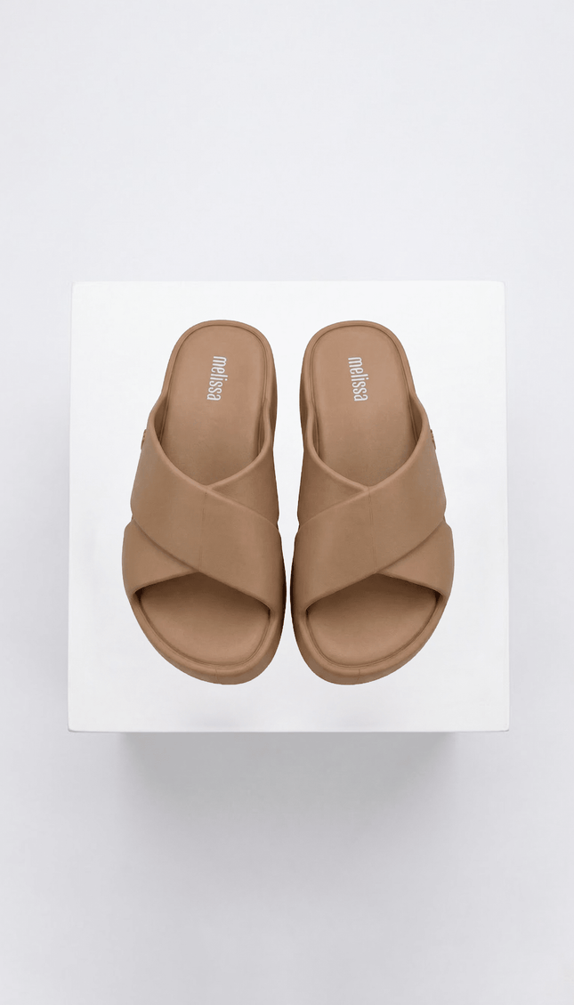 Sandalias Melissa Café con Plataforma - Bari, los mejores trajes de baño y Bikinis. Diseño y tecnología juntos.