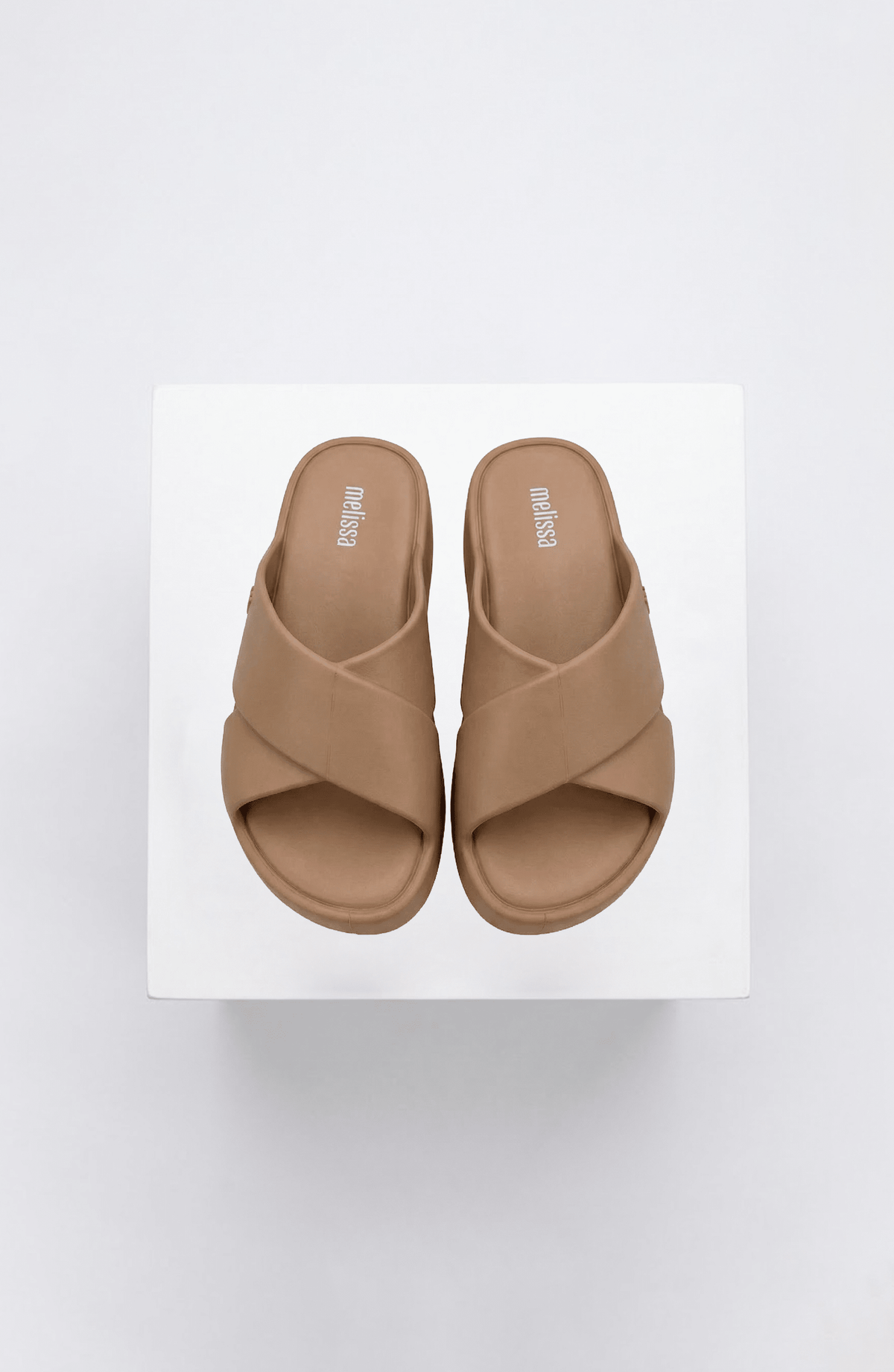 Sandalias Melissa Café con Plataforma - Bari, los mejores trajes de baño y Bikinis. Diseño y tecnología juntos.