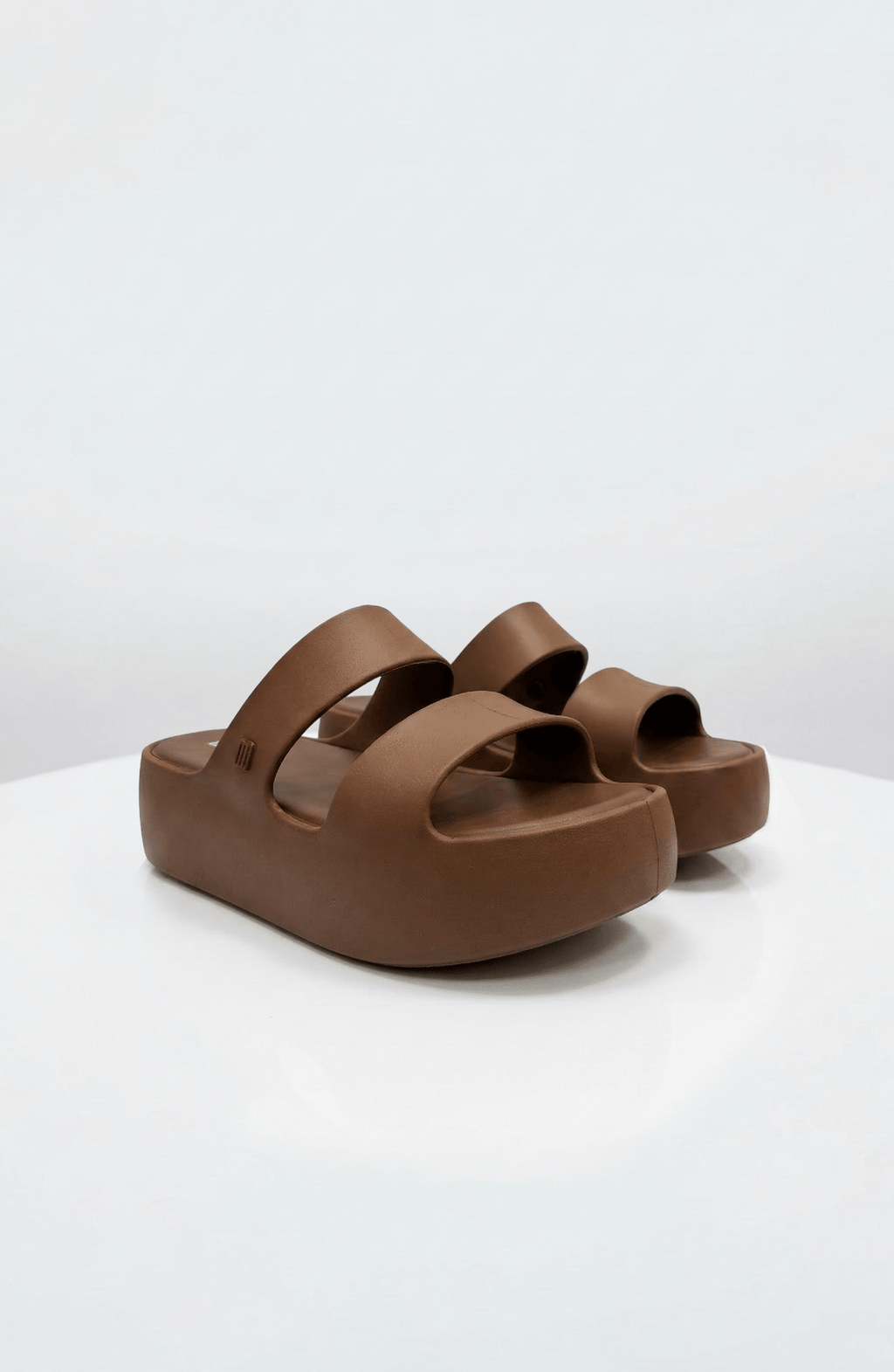 Sandalias Melissa Color Café con Plataforma - Bari, los mejores trajes de baño y Bikinis. Diseño y tecnología juntos.