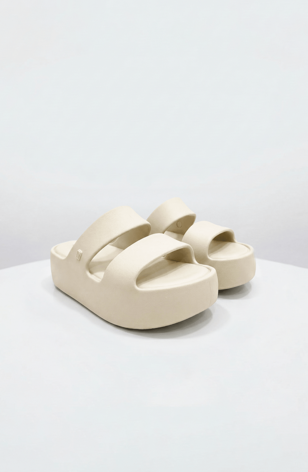 Sandalias Melissa Color Crema con Plataforma - Bari, los mejores trajes de baño y Bikinis. Diseño y tecnología juntos.