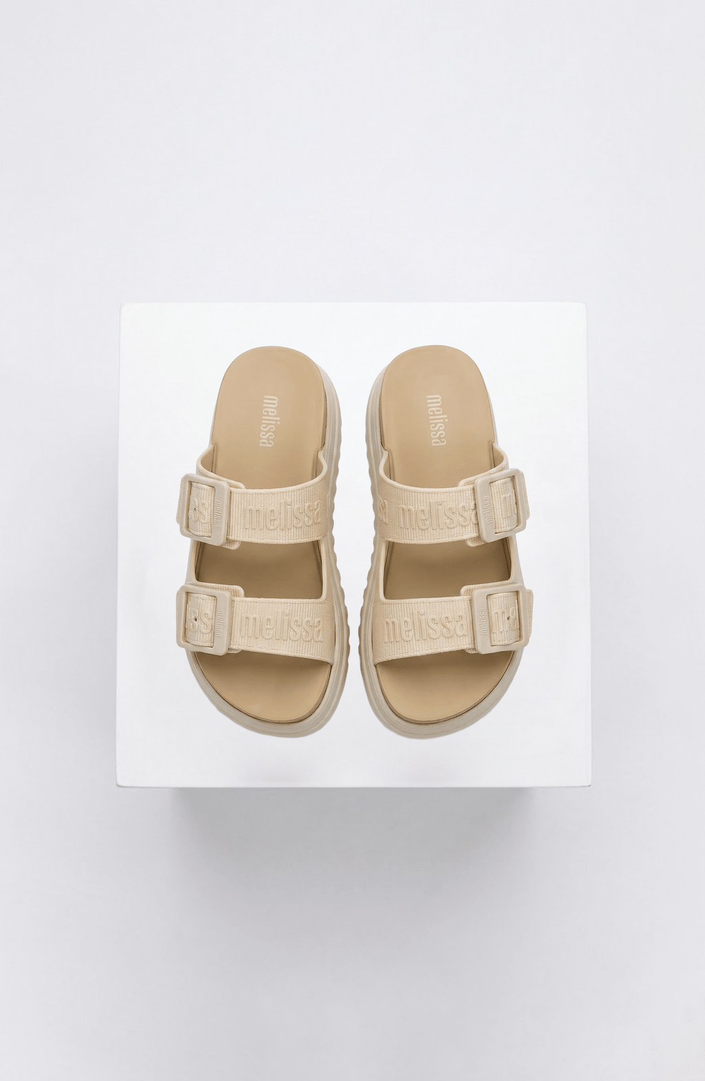 Sandalias Melissa Crema Multicolor con Correas - Bari, los mejores trajes de baño y Bikinis. Diseño y tecnología juntos.