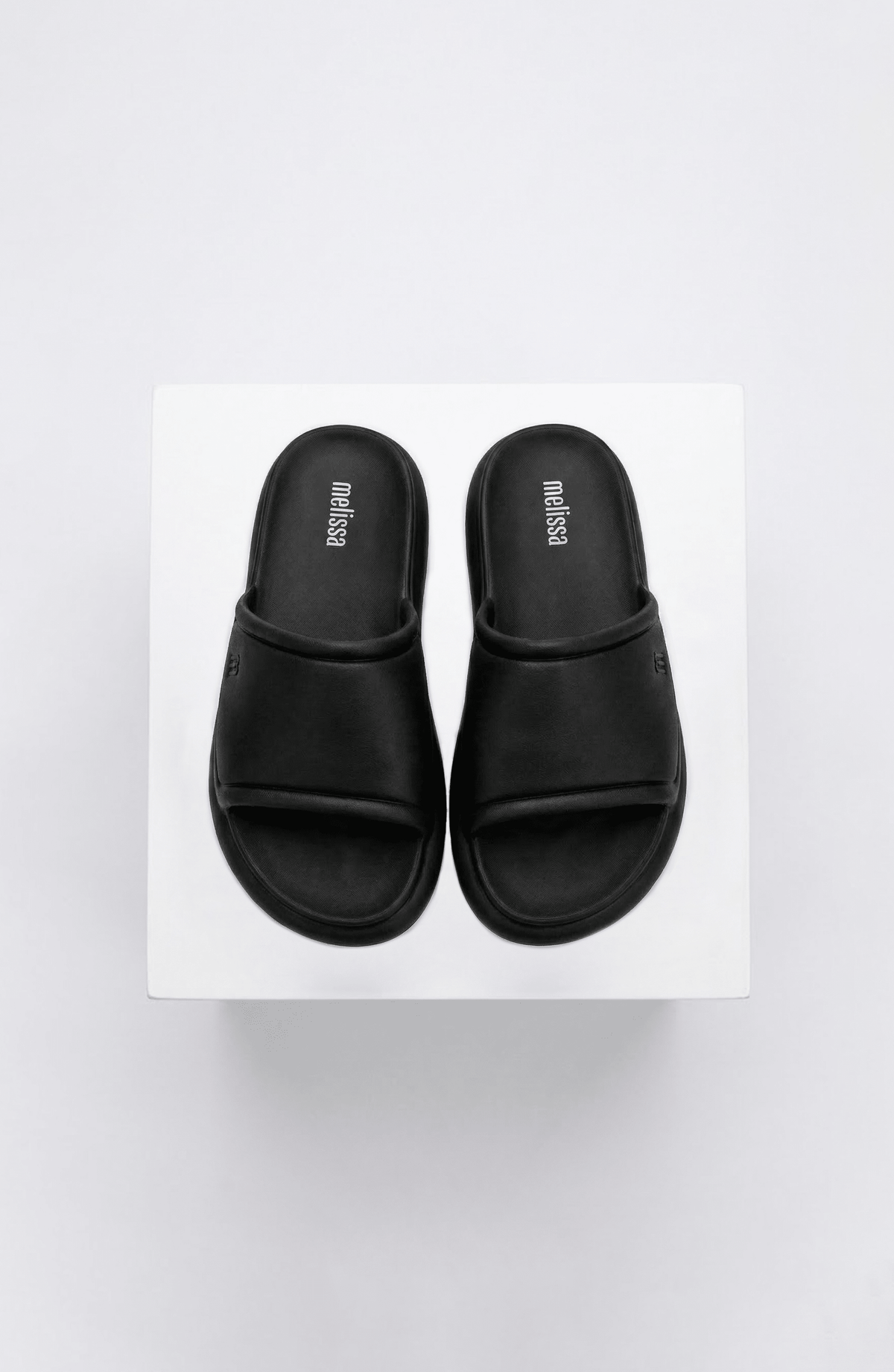Sandalias Melissa Negras - Bari, los mejores trajes de baño y Bikinis. Diseño y tecnología juntos.