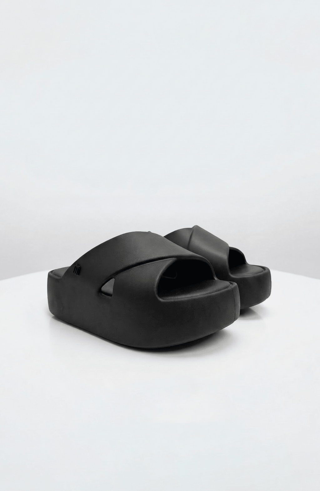 Sandalias Melissa Negras con Plataforma - Bari, los mejores trajes de baño y Bikinis. Diseño y tecnología juntos.