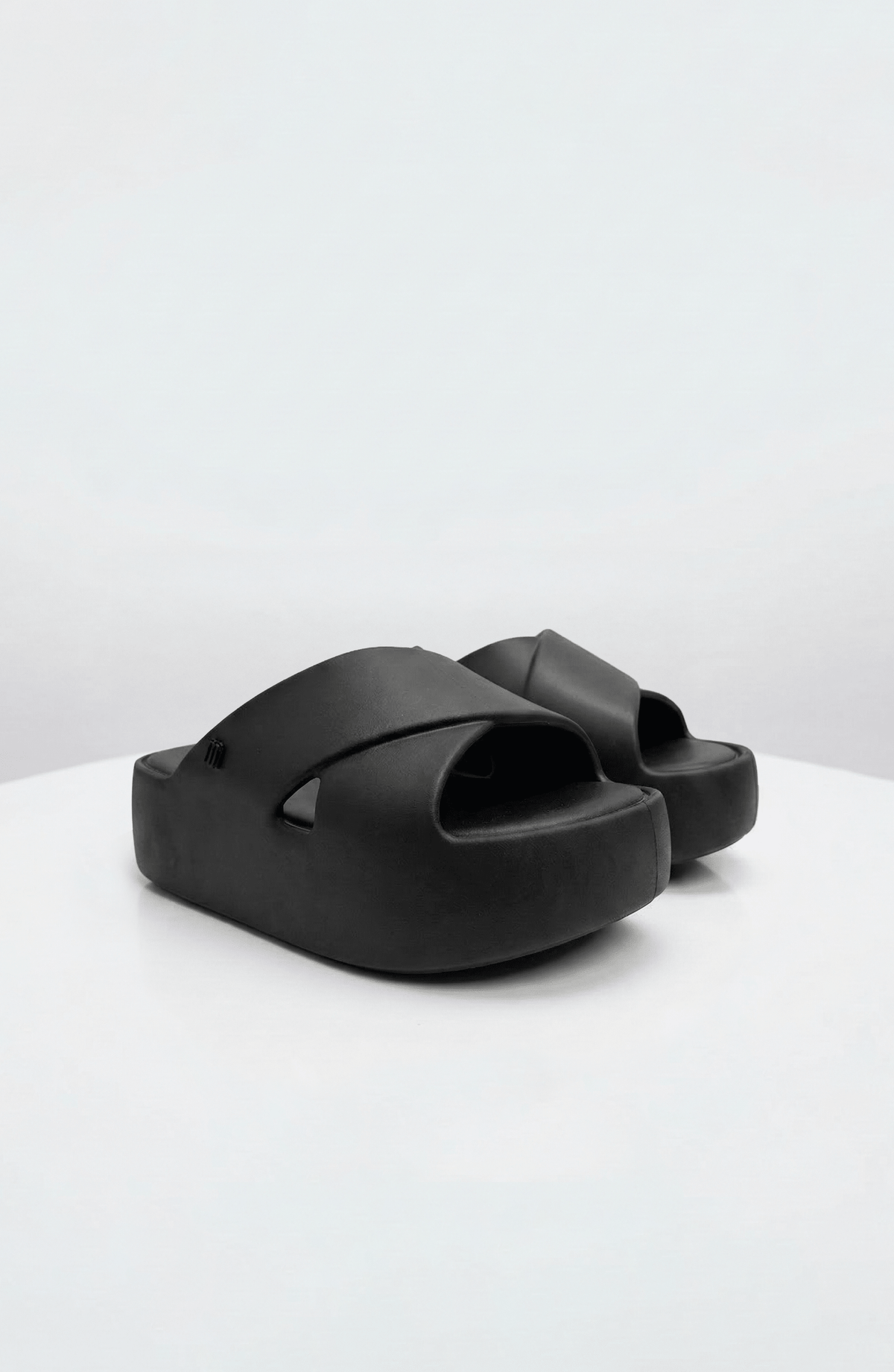 Sandalias Melissa Negras con Plataforma - Bari, los mejores trajes de baño y Bikinis. Diseño y tecnología juntos.