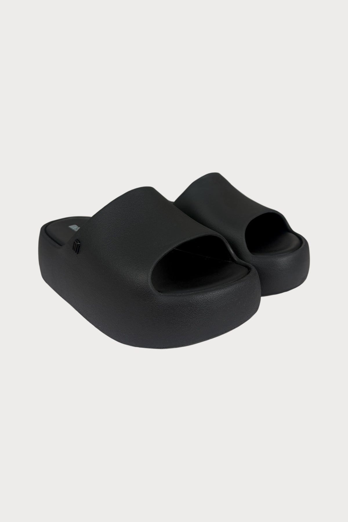 Sandalias Melissa Negro con Plataforma - Bari, los mejores trajes de baño y Bikinis. Diseño y tecnología juntos.
