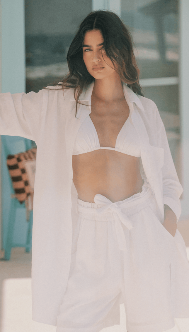 Short Blanco Lino, Colección ODISEA - Bari, los mejores trajes de baño y Bikinis. Diseño y tecnología juntos.