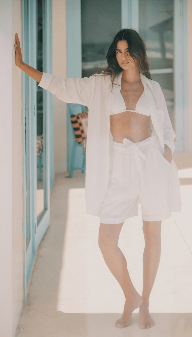 Short Blanco Lino, Colección ODISEA - Bari, los mejores trajes de baño y Bikinis. Diseño y tecnología juntos.