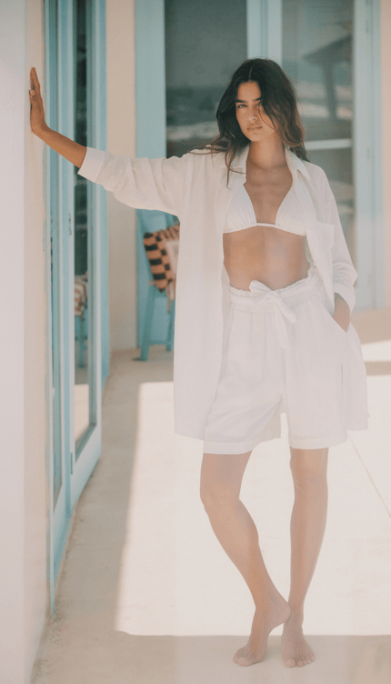 Short Blanco Lino, Colección ODISEA - Bari, los mejores trajes de baño y Bikinis. Diseño y tecnología juntos.