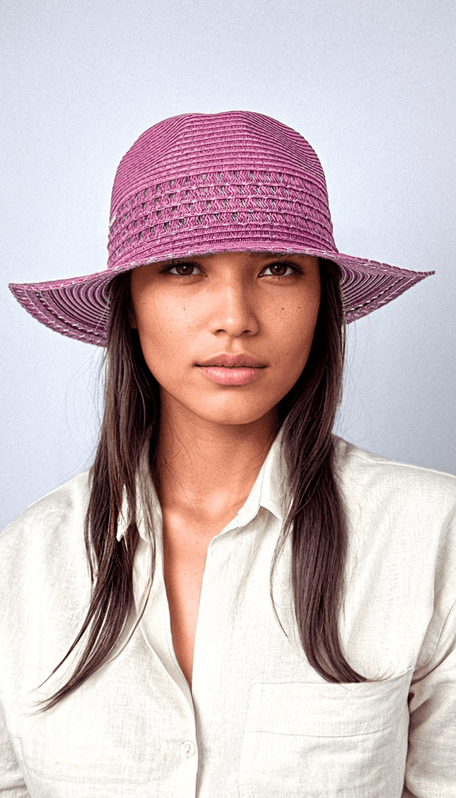 Sombrero Morado Ala Corta - Bari, los mejores trajes de baño y Bikinis. Diseño y tecnología juntos.