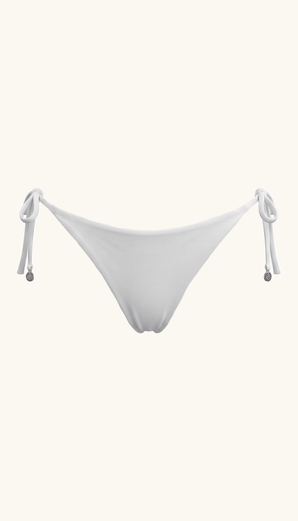 Tanga Blanca, Colección Alquimia - Bari, los mejores trajes de baño y Bikinis. Diseño y tecnología juntos.
