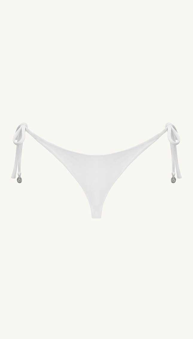 Tanga Blanca, Colección Alquimia - Bari, los mejores trajes de baño y Bikinis. Diseño y tecnología juntos.