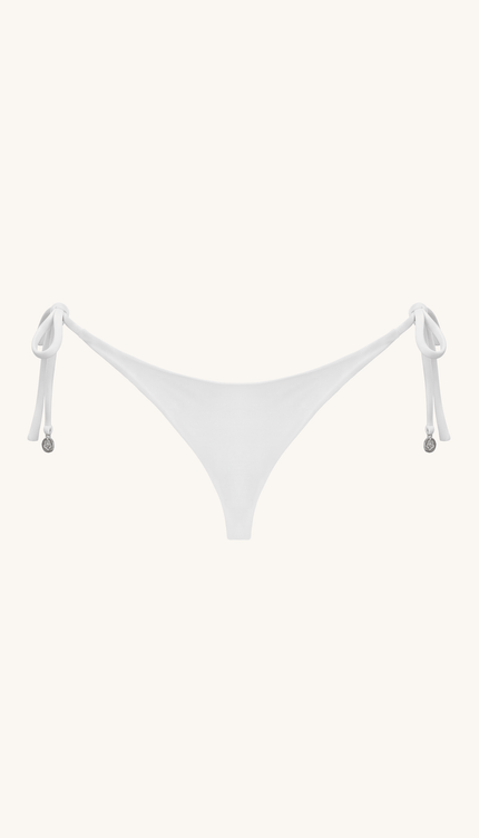 Tanga Blanca, Colección Alquimia - Bari, los mejores trajes de baño y Bikinis. Diseño y tecnología juntos.
