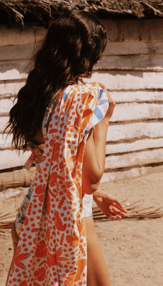 Toalla Reversible , Colección ALMA FRUTAL - Bari, los mejores trajes de baño y Bikinis. Diseño y tecnología juntos.
