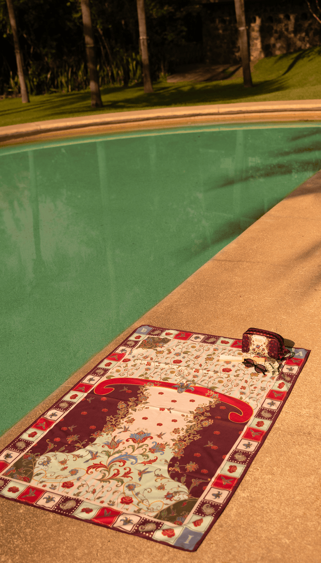 Toalla Reversible Paisley , Colección ODISEA - Bari, los mejores trajes de baño y Bikinis. Diseño y tecnología juntos.