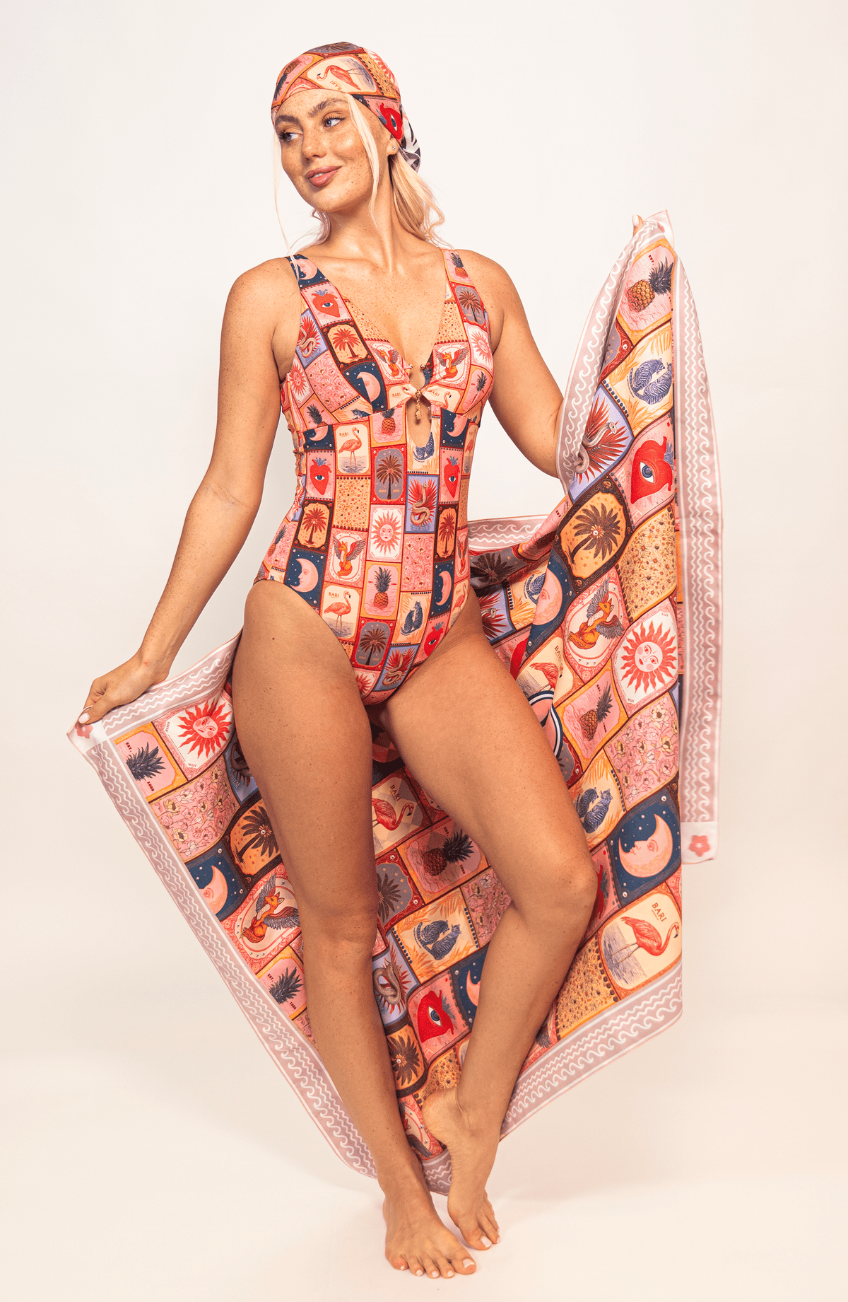 Toalla Reversible Tarot, Colección Alma Frutal - Bari, los mejores trajes de baño y Bikinis. Diseño y tecnología juntos.
