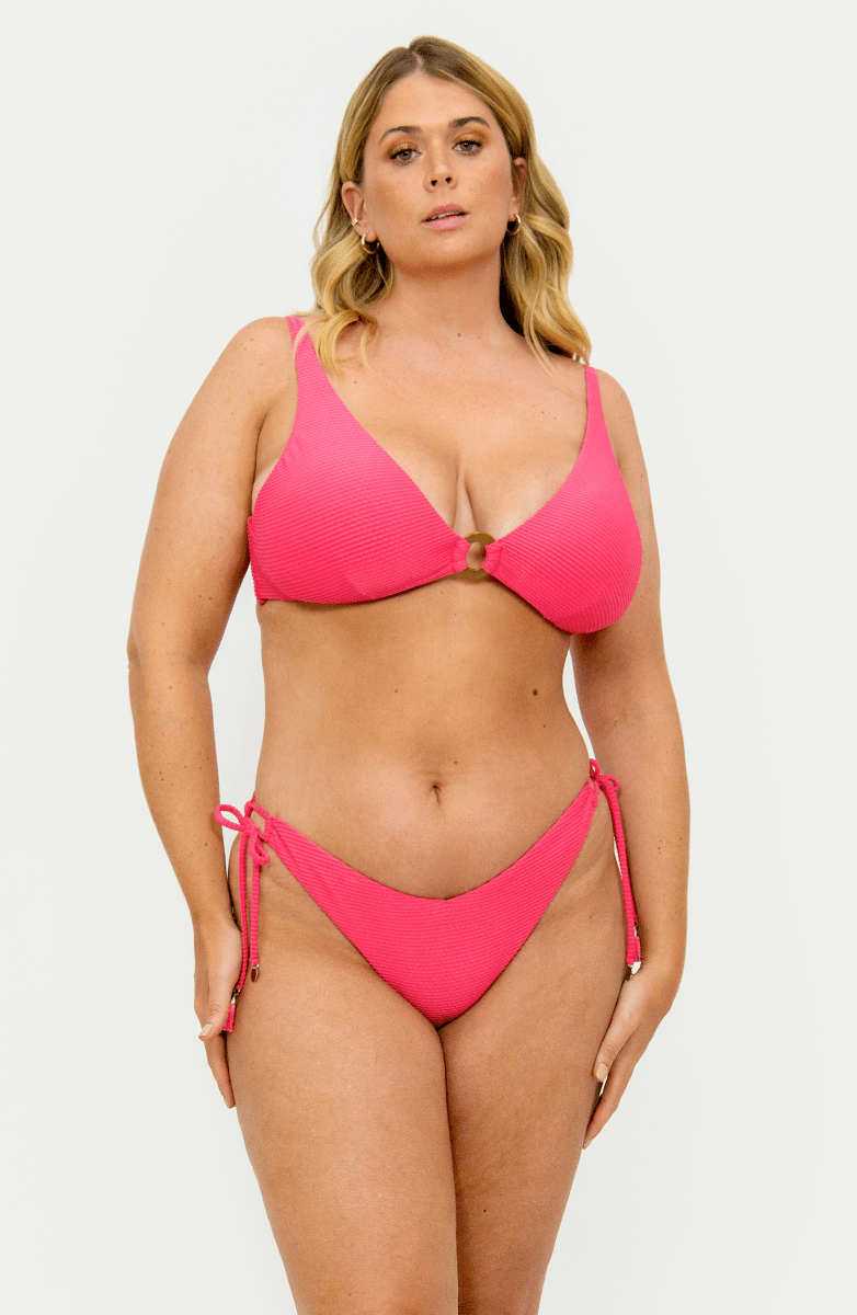 Top Bikini ESSENTIALS Rosa Argolla Bailando Entre Palmas - Bari, los mejores trajes de baño y Bikinis. Diseño y tecnología juntos.