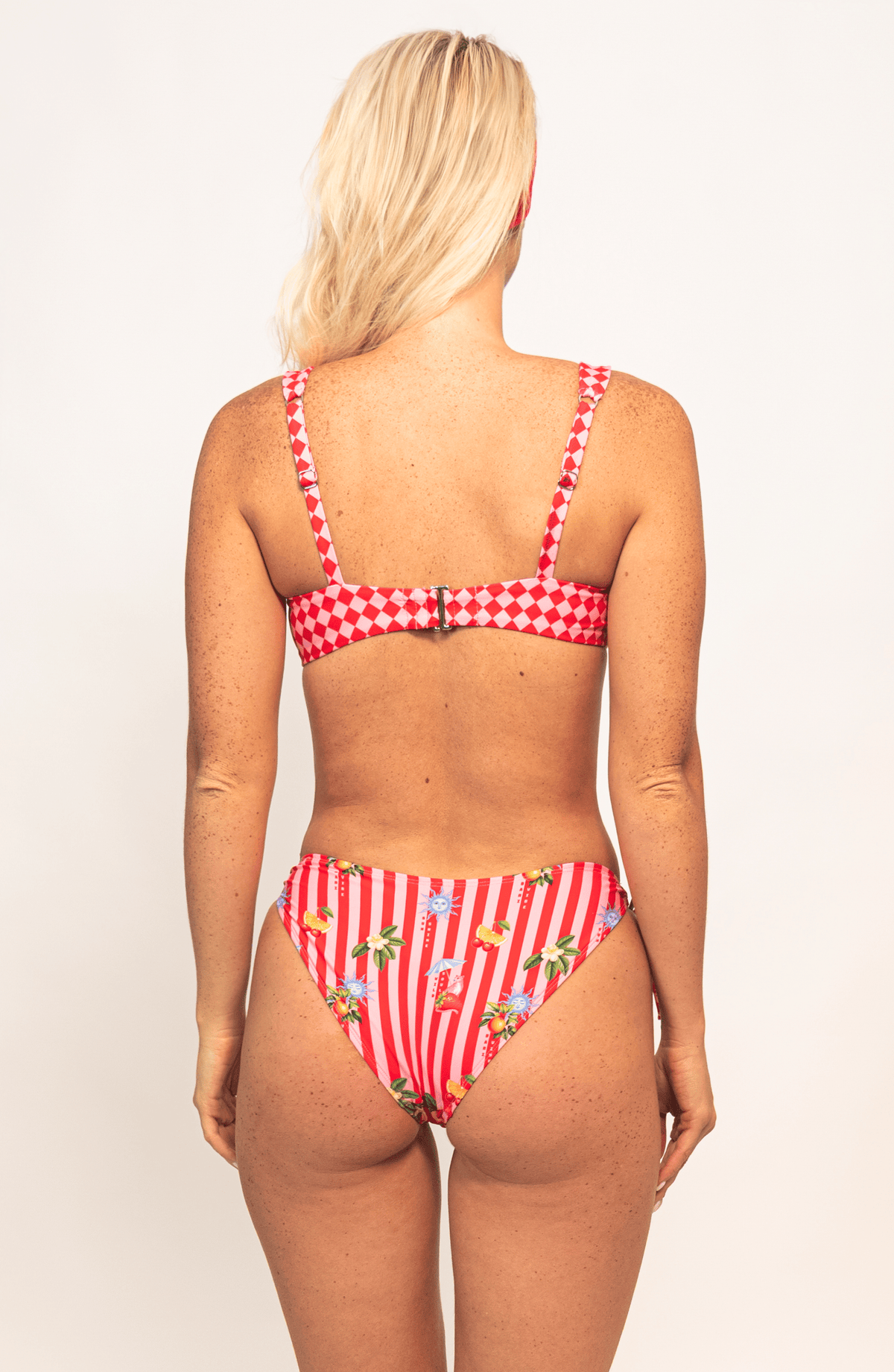 Top de Bikini Cuadros, Colección Alma Frutal - Bari, los mejores trajes de baño y Bikinis. Diseño y tecnología juntos.