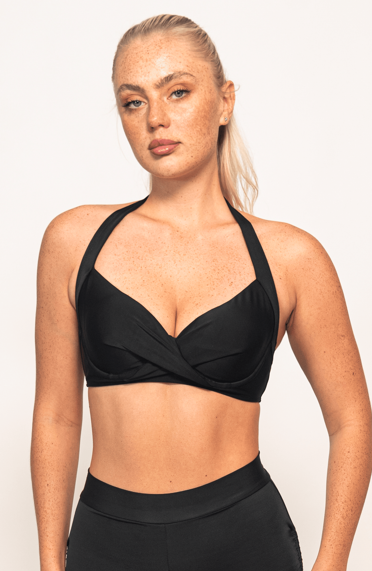 Top de Bikini Midnight, Colección Alma Frutal - Bari, los mejores trajes de baño y Bikinis. Diseño y tecnología juntos.
