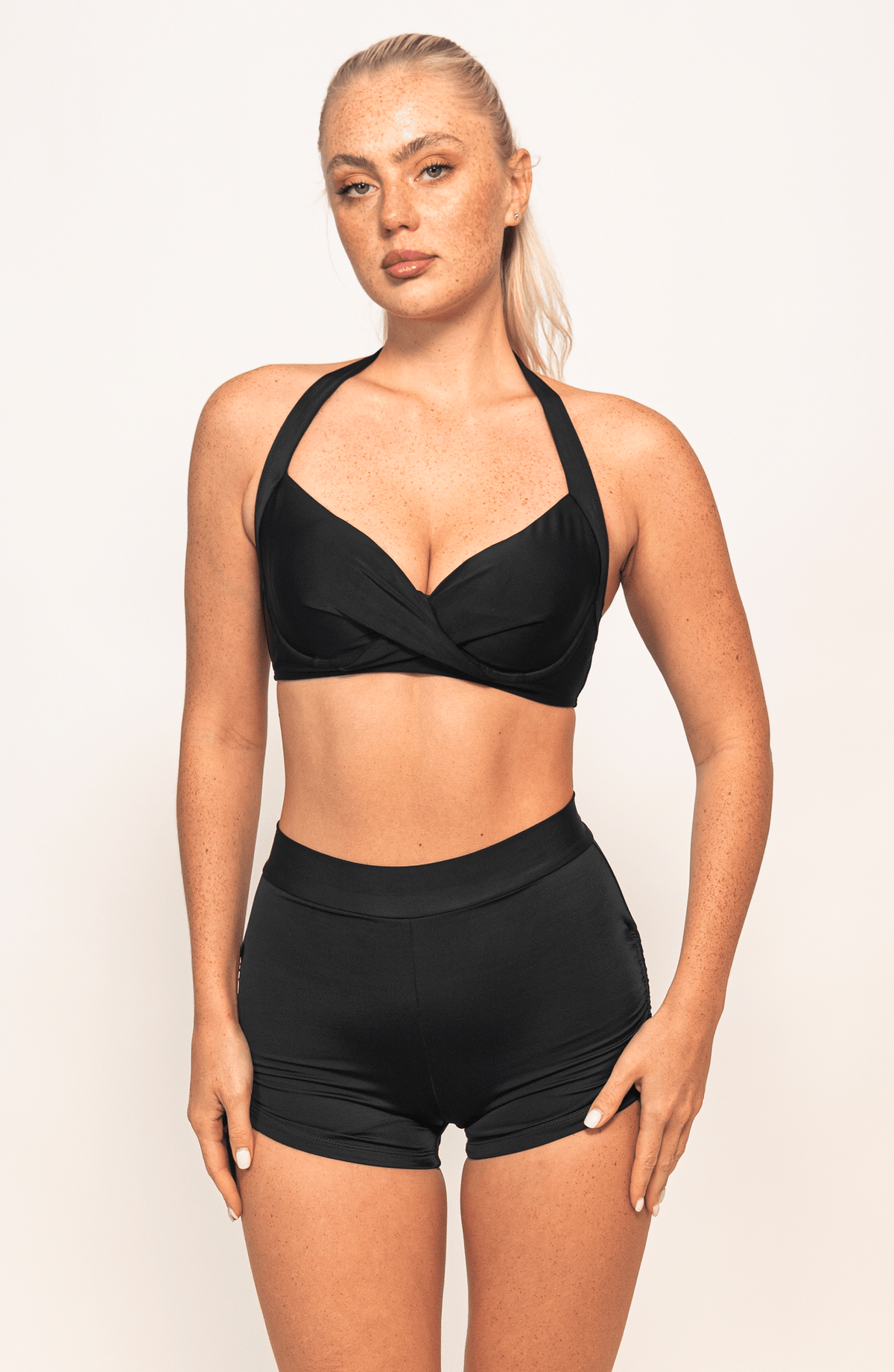 Top de Bikini Midnight, Colección Alma Frutal - Bari, los mejores trajes de baño y Bikinis. Diseño y tecnología juntos.