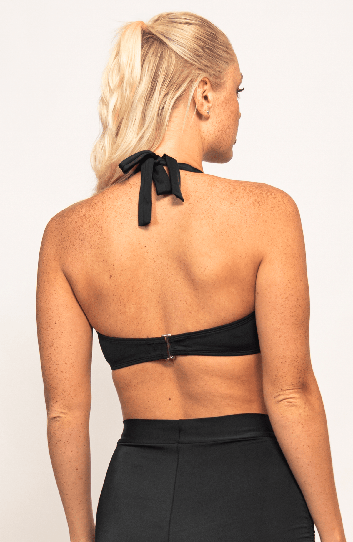 Top de Bikini Midnight, Colección Alma Frutal - Bari, los mejores trajes de baño y Bikinis. Diseño y tecnología juntos.