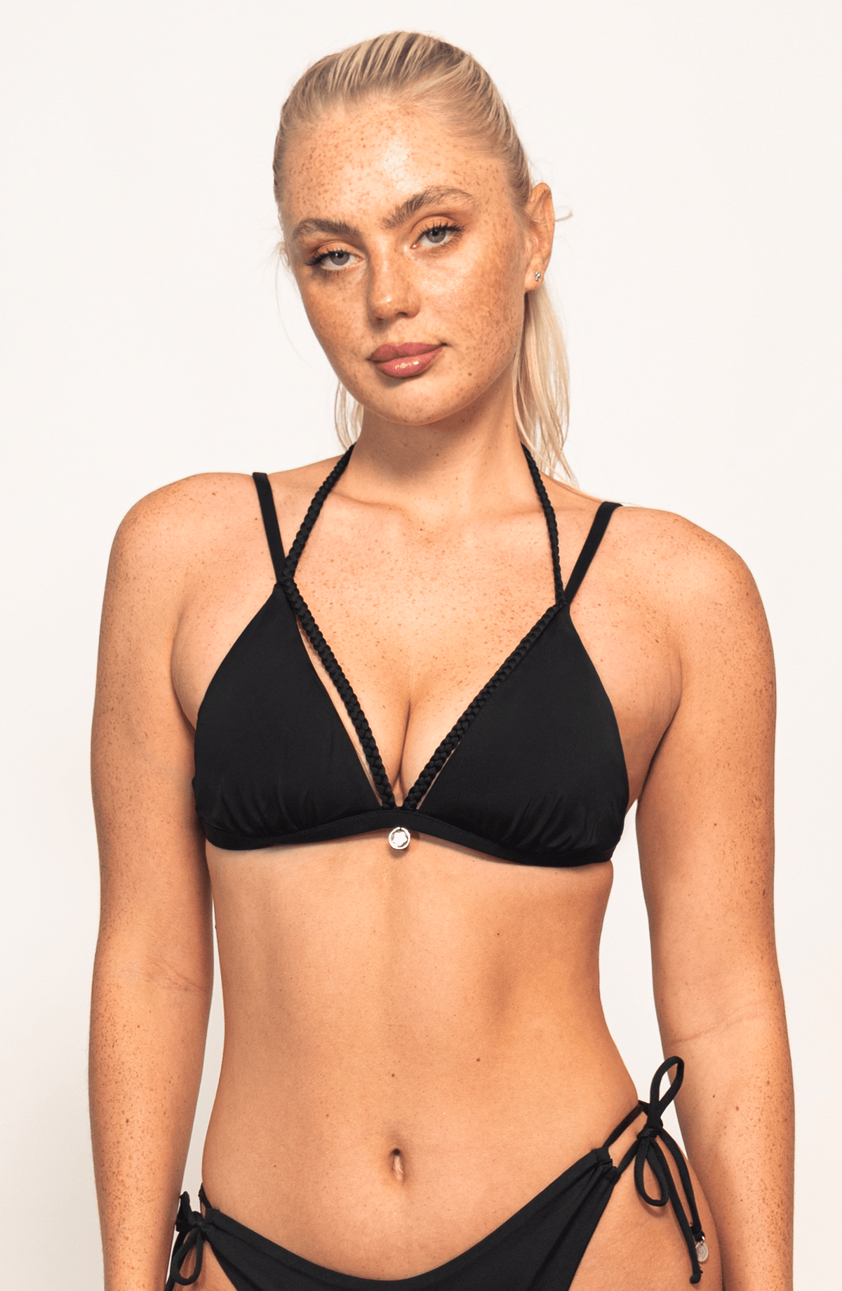 Top de Bikini Midnight Trenzas, Colección Alma Frutal - Bari, los mejores trajes de baño y Bikinis. Diseño y tecnología juntos.