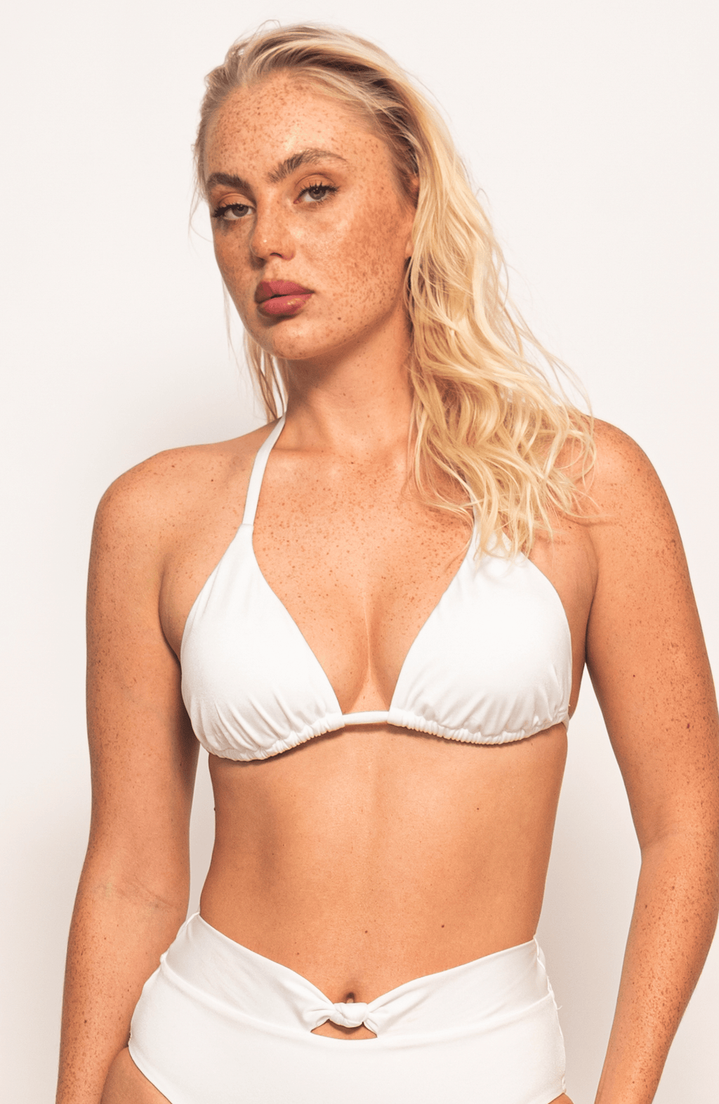 Top Triangular de Bikini Cloud Dancer, Colección ODISEA - Bari, los mejores trajes de baño y Bikinis. Diseño y tecnología juntos.