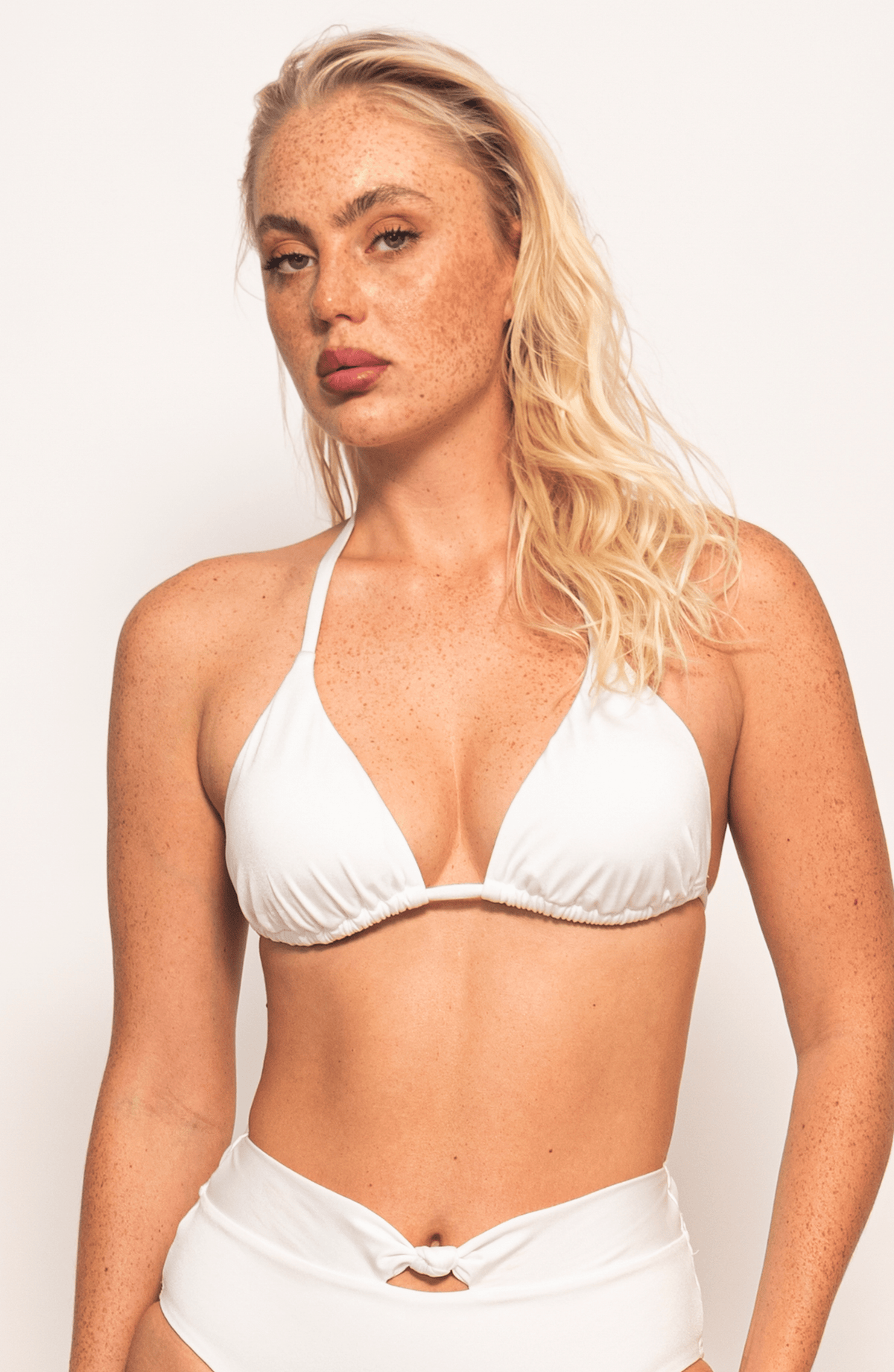 Top Triangular de Bikini Cloud Dancer, Colección ODISEA - Bari, los mejores trajes de baño y Bikinis. Diseño y tecnología juntos.