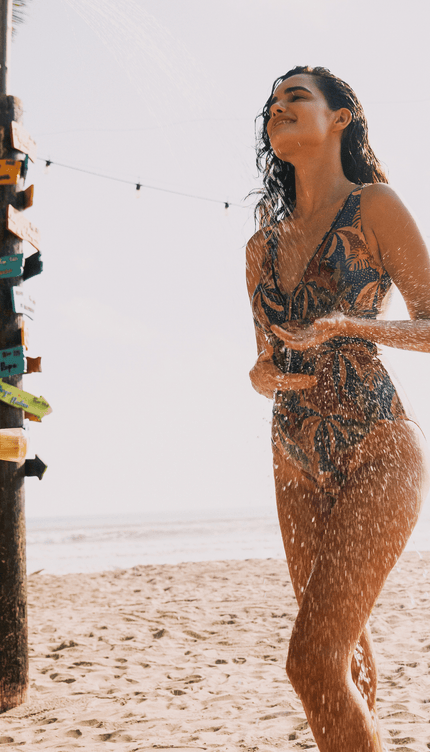 Traje de Baño Completo Estampado Alebrijes con Control Abdominal, Colección Pacífico Bari Swimwear - Bari, los mejores trajes de baño y Bikinis. Diseño y tecnología juntos.
