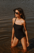 Traje de Baño Completo Midnight Control Abdominal Un Hombro, Colección Alma Frutal - Bari, los mejores trajes de baño y Bikinis. Diseño y tecnología juntos.